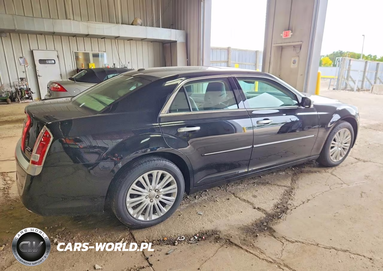 2013 Chrysler 300C Luxury VIN:2C3CCASGXDH529269 - 3
