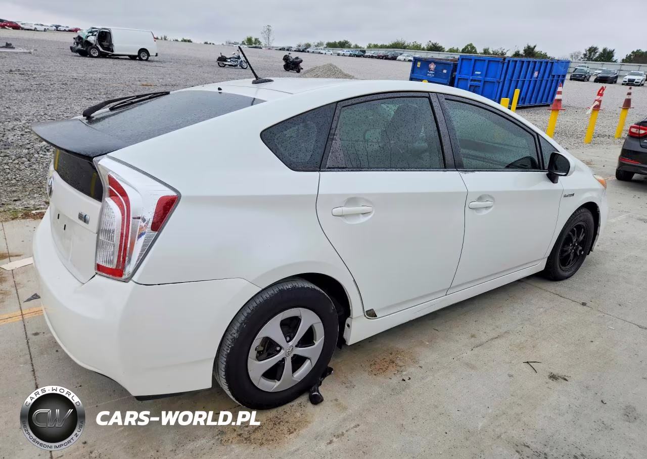 2014 Toyota Prius Four VIN:JTDKN3DU2E1739431 - 3