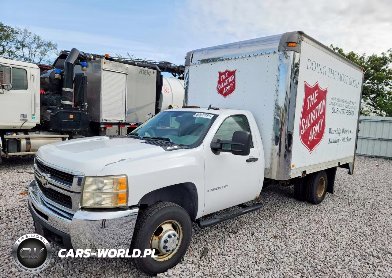 2007 Chevrolet Silverado Box Truck – zdjęcie 1 z 13