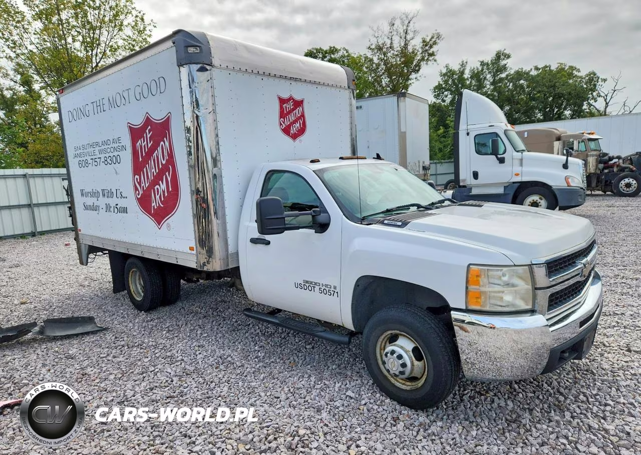 2007 Chevrolet Silverado Box Truck VIN:1GBJC34K07E511900 - 4