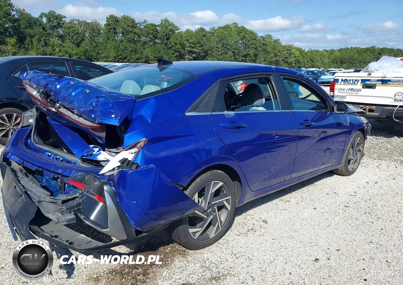 2025 Hyundai Elantra Limited VIN:KMHLP4DG2SU882058 - 3