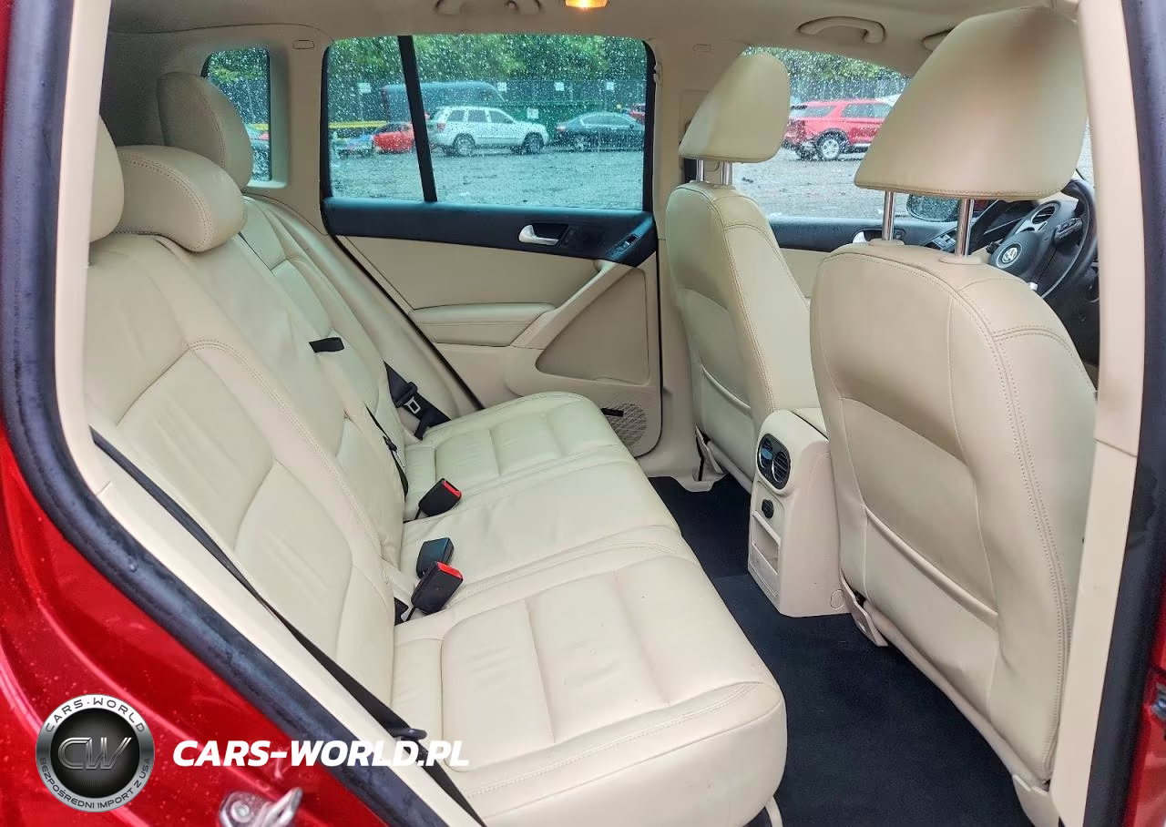 2016 Volkswagen Tiguan S VIN:WVGBV7AX1GW063934 - 11