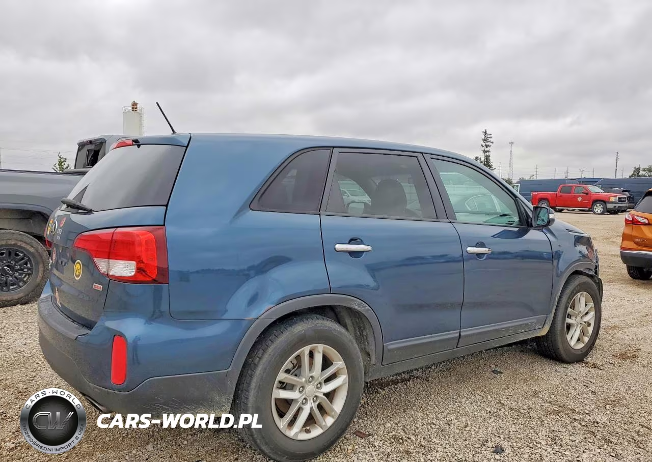 2014 Kia Sorento Lx VIN:5XYKT3A6XEG431063 - 3