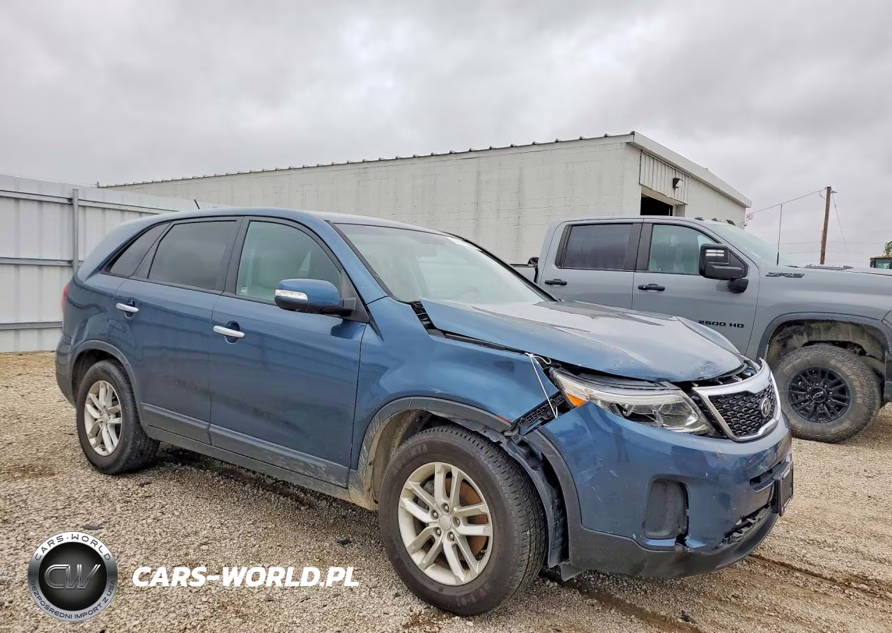 2014 Kia Sorento Lx VIN:5XYKT3A6XEG431063 - 4