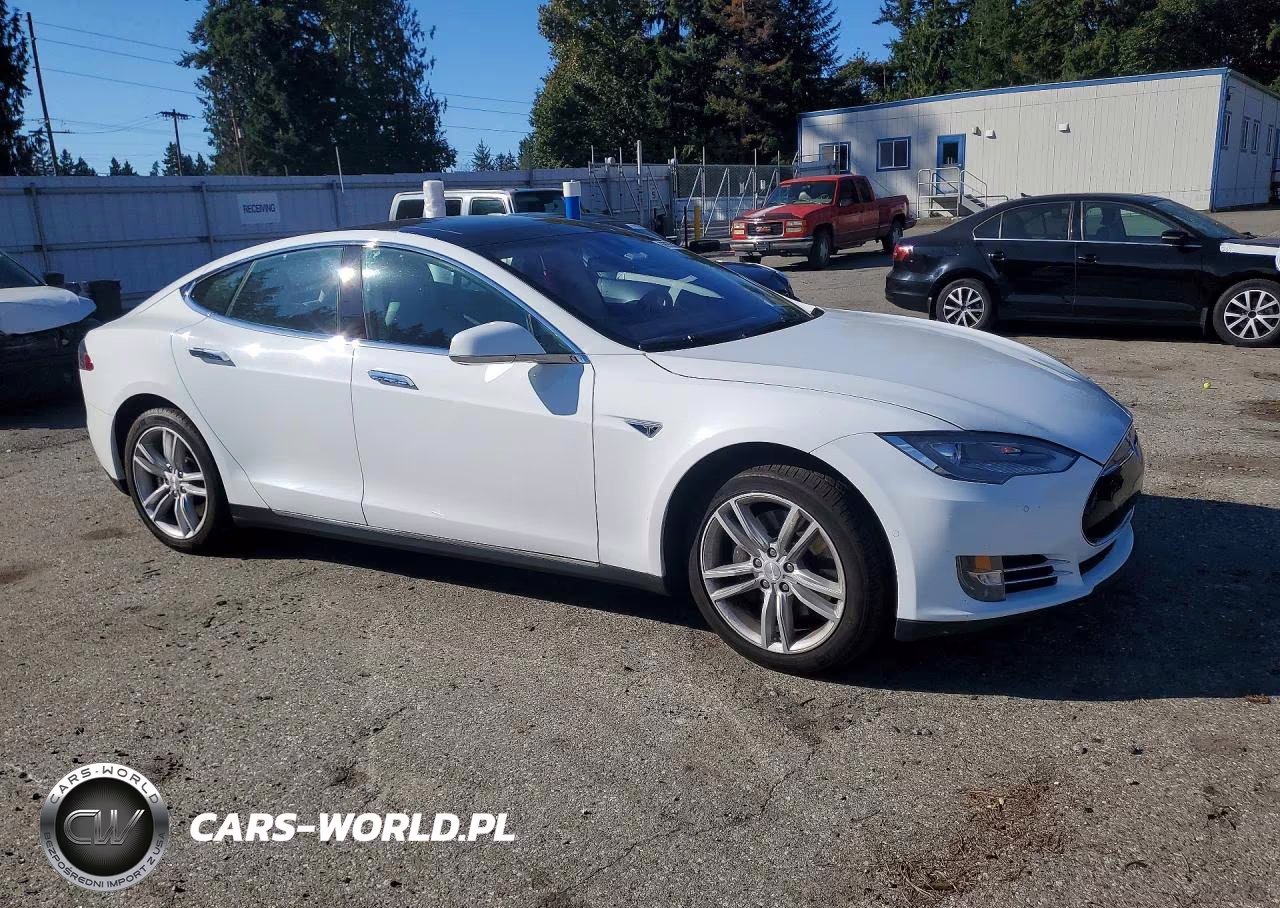 2014 Tesla Model S VIN:5YJSA1H13EFP55936 - 4