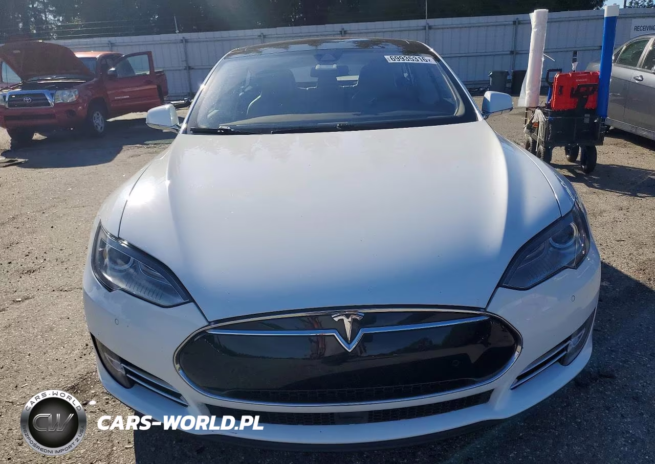 2014 Tesla Model S VIN:5YJSA1H13EFP55936 - 5