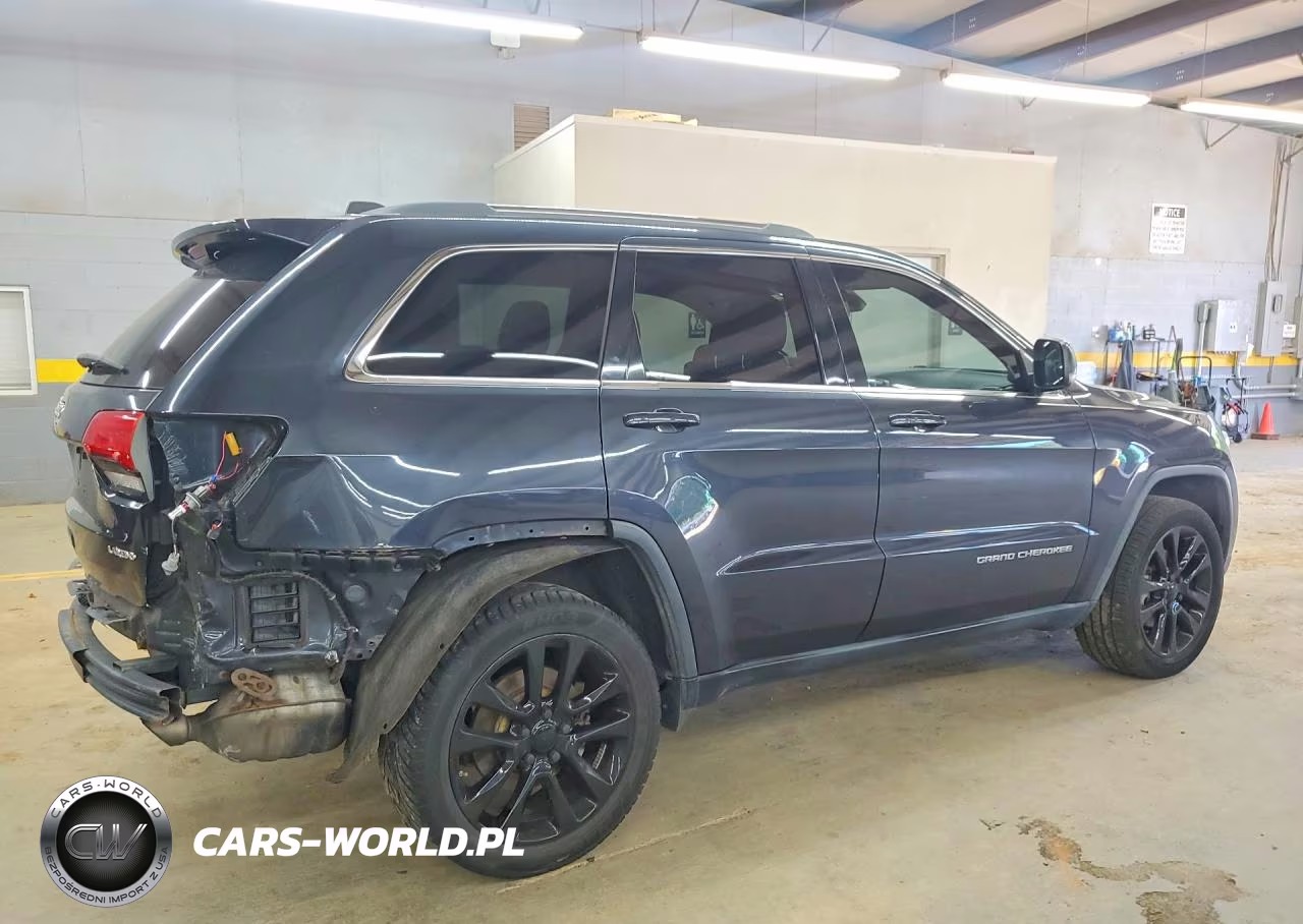 2014 Jeep Grand Cherokee Laredo VIN:1C4RJFAGXEC422186 - 3