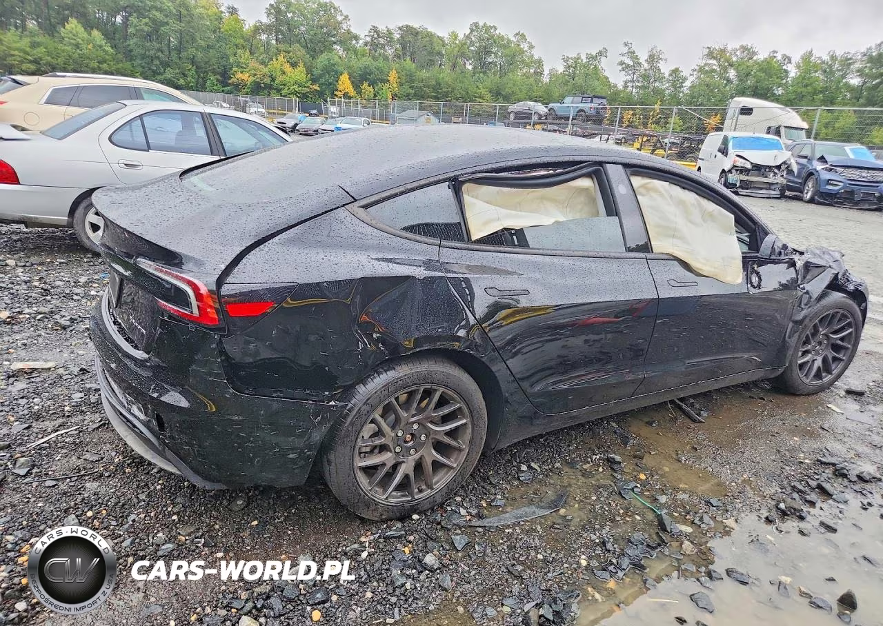 2025 Tesla Model 3 VIN:5YJ3E1EB2SF914673 - 3