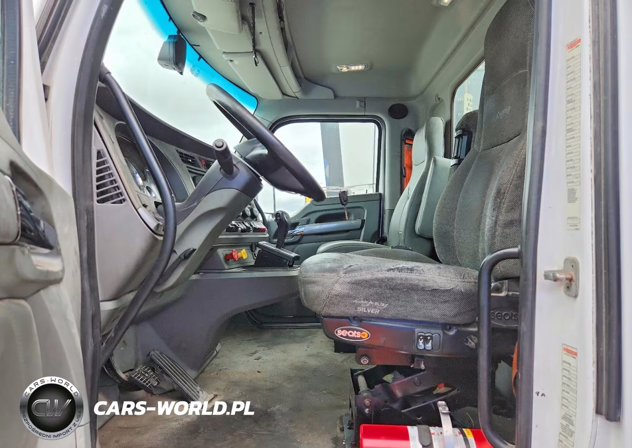 2014 Kenworth T680 Semi Truck VIN:1XKYD49X7EJ412856 - 7