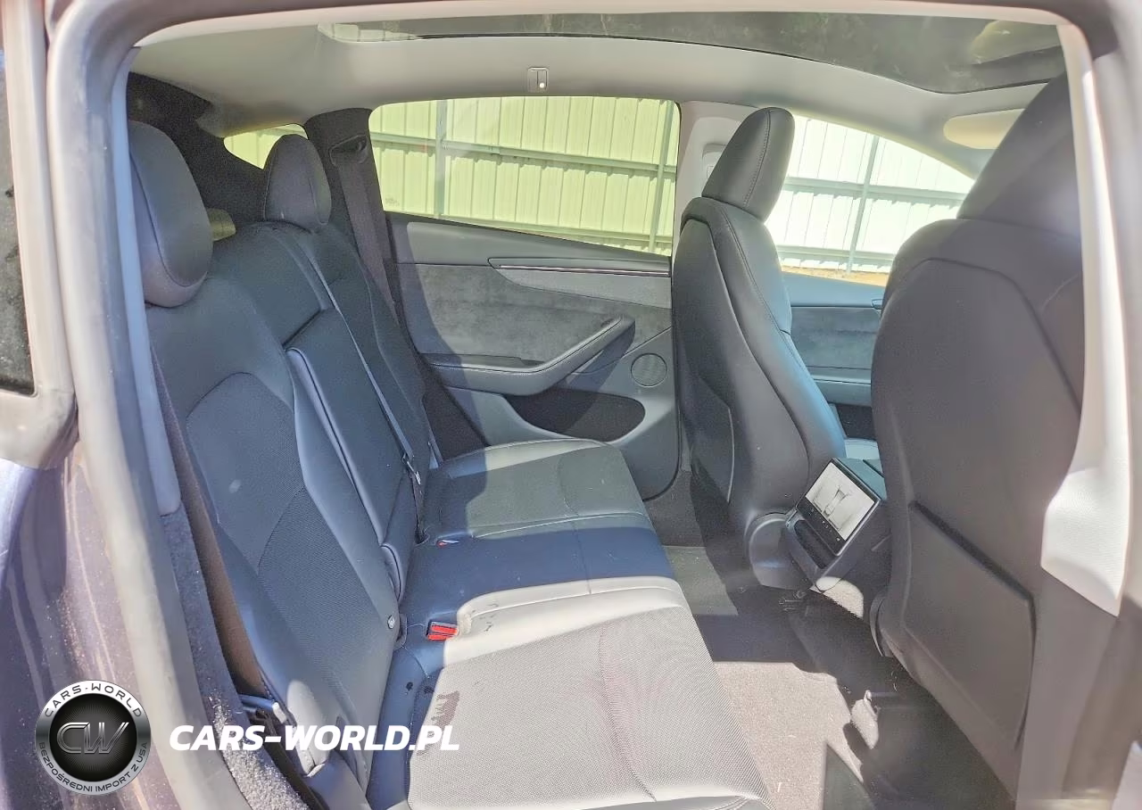 2026 Tesla Model Y VIN:7SAYGDEEXTA395496 - 10