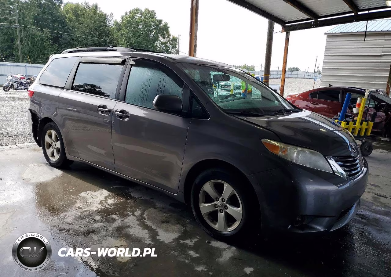2015 Toyota Sienna Le VIN:5TDKK3DC8FS580015 - 4