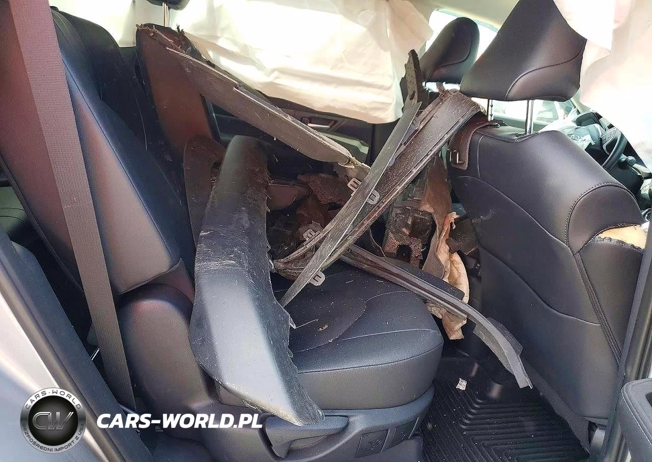 2025 Toyota Grand Highlander Xle VIN:5TDAAAB59SS082861 - 13