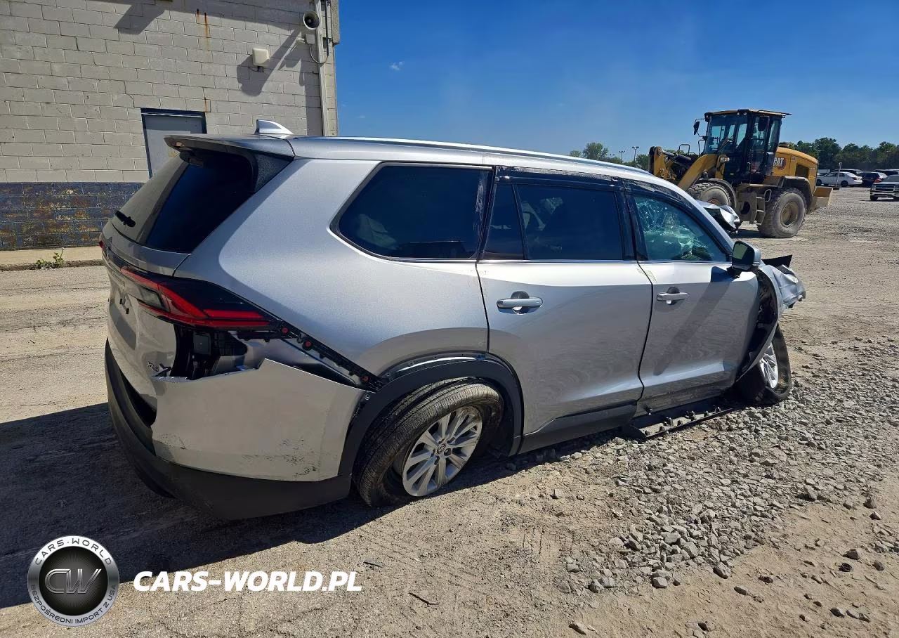 2025 Toyota Grand Highlander Xle VIN:5TDAAAB59SS082861 - 3