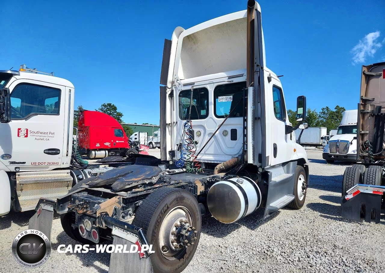 2016 Freightliner Cascadia 125 Semi Truck VIN:1FUBGEDV8GLHC5823 - 3