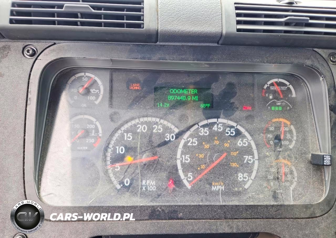 2016 Freightliner Cascadia 125 Semi Truck VIN:1FUBGEDV8GLHC5823 - 9
