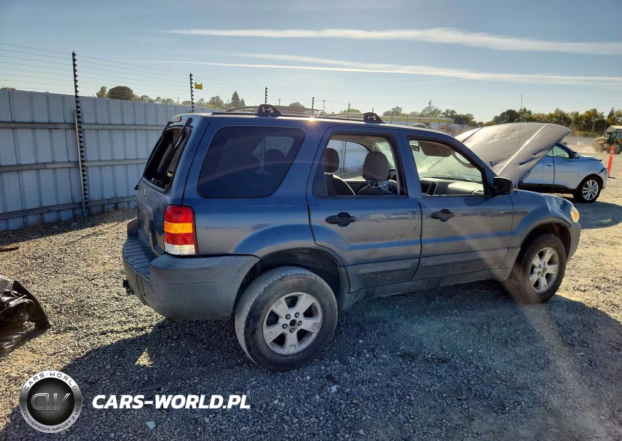2005 Ford Escape Xlt VIN:1FMYU93105KA32342 - 3