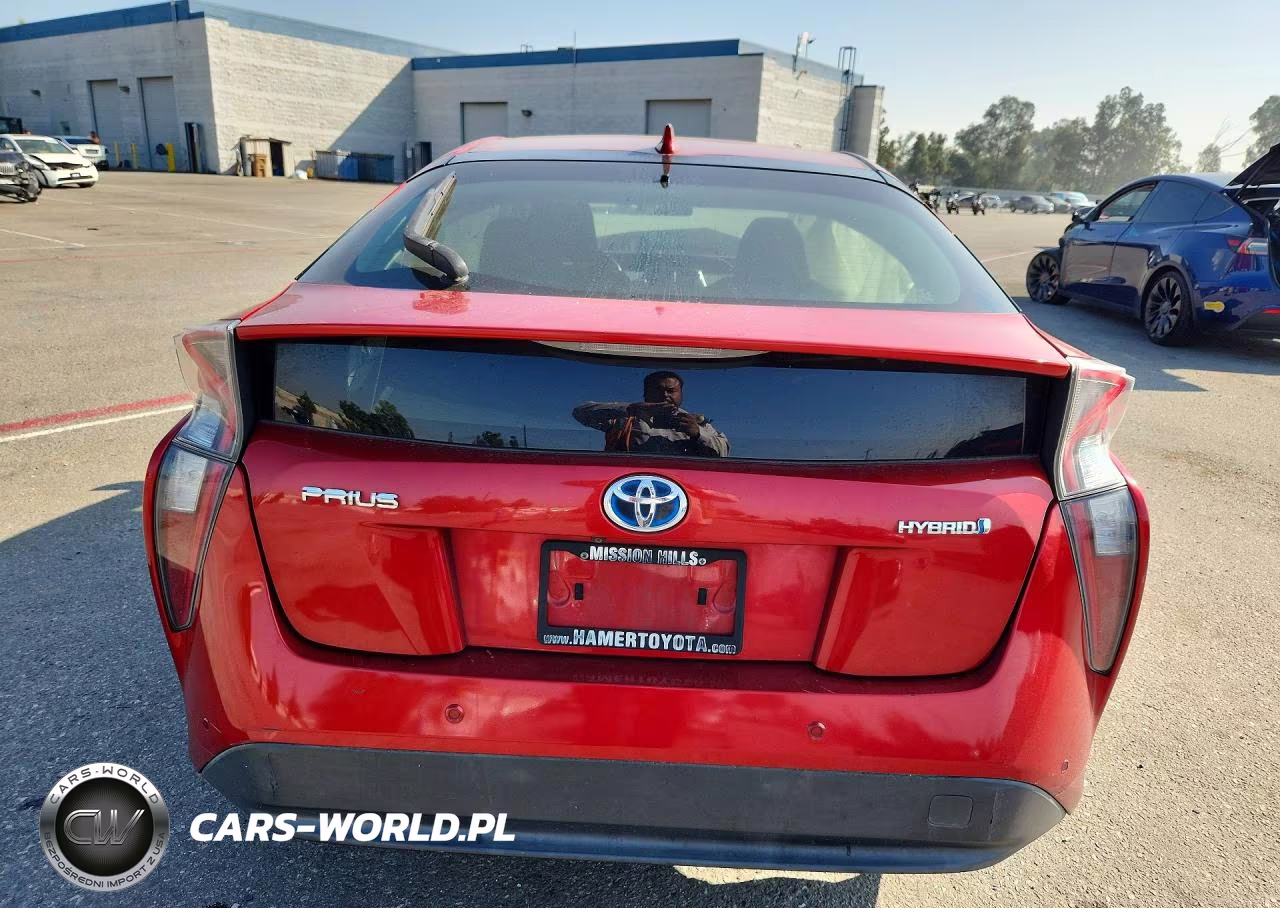 2018 Toyota Prius Two VIN:JTDKBRFUXJ3586191 - 6