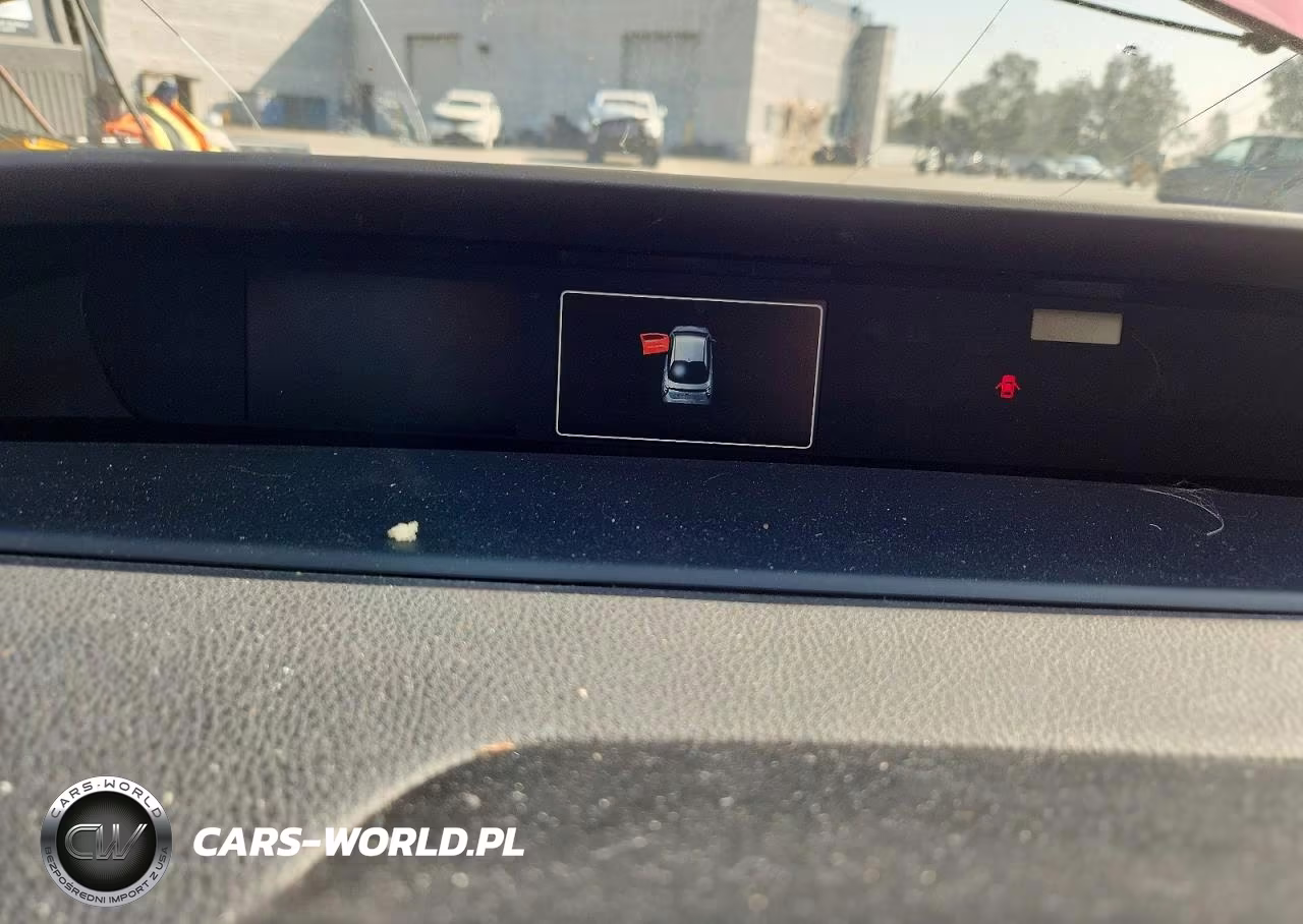 2018 Toyota Prius Two VIN:JTDKBRFUXJ3586191 - 9