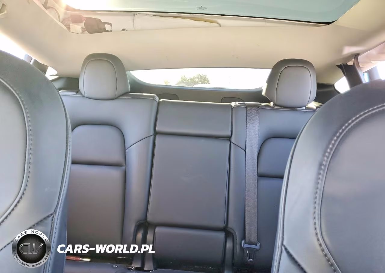 2021 Tesla Model Y VIN:5YJYGDEE3MF145535 - 10