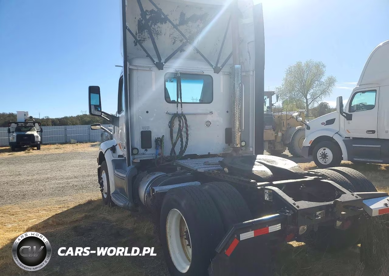 2017 Peterbilt 579 Semi Truck VIN:1XPBA48X9HD428795 - 2
