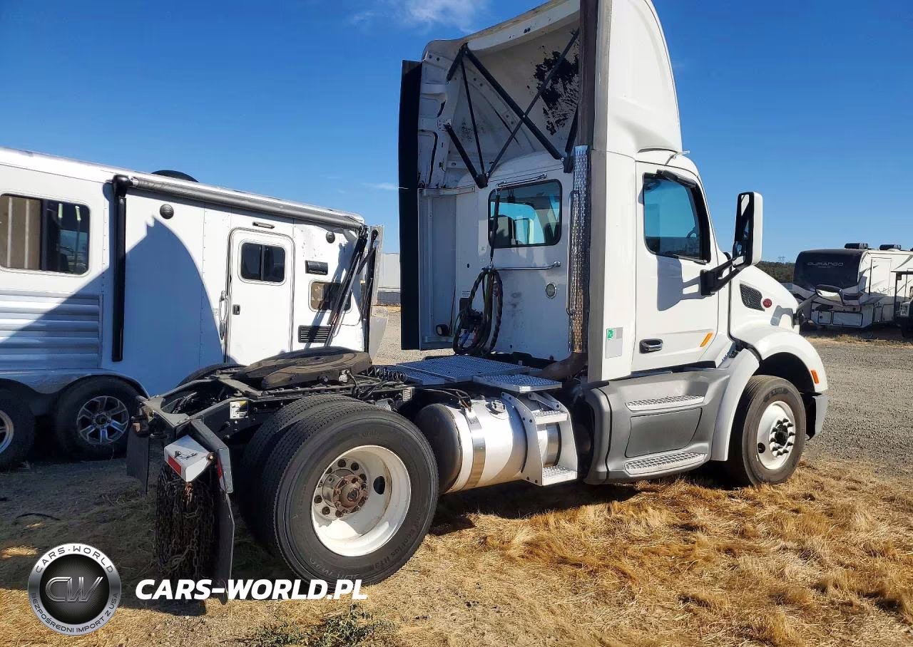 2017 Peterbilt 579 Semi Truck VIN:1XPBA48X9HD428795 - 3