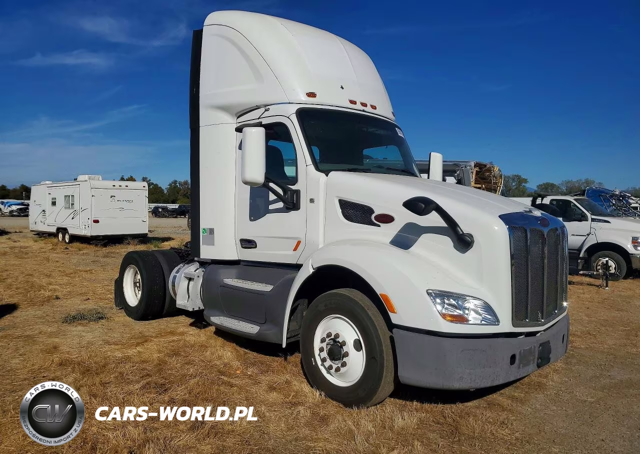 2017 Peterbilt 579 Semi Truck VIN:1XPBA48X9HD428795 - 4