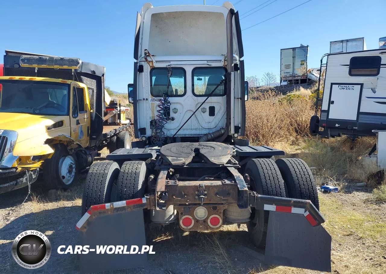 2015 Freightliner Cascadia 125 VIN:1FUJGEDV6FLGJ9742 - 6