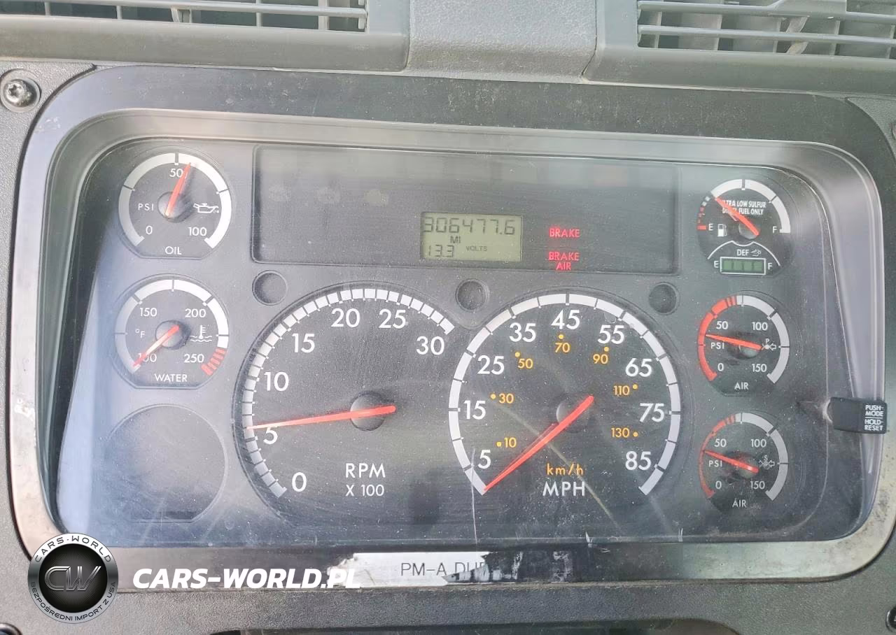 2015 Freightliner Cascadia 125 VIN:1FUJGEDV6FLGJ9742 - 9