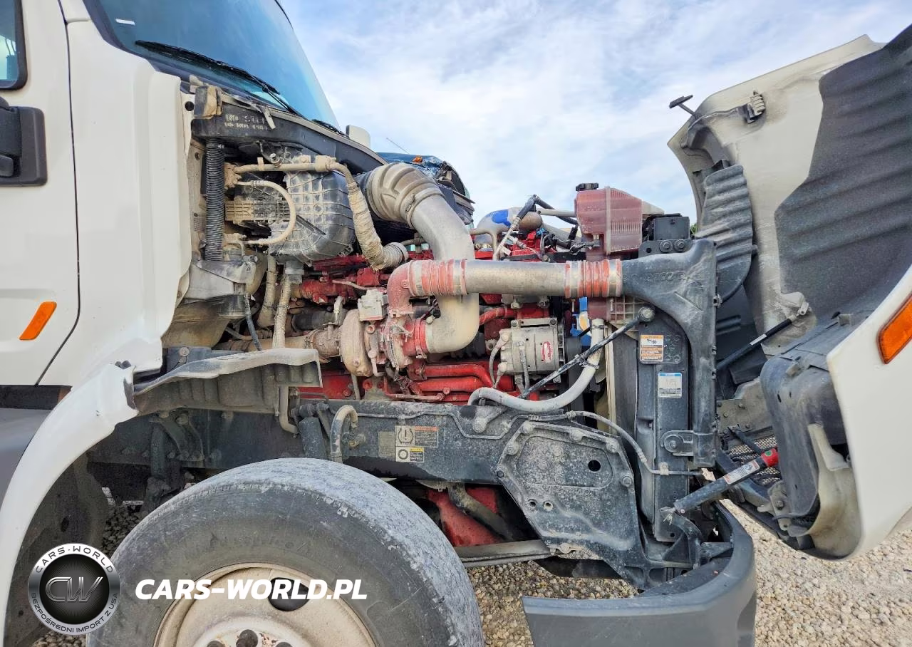 2018 Peterbilt 579 Semi Truck VIN:1XPBA48X0JD477437 - 11