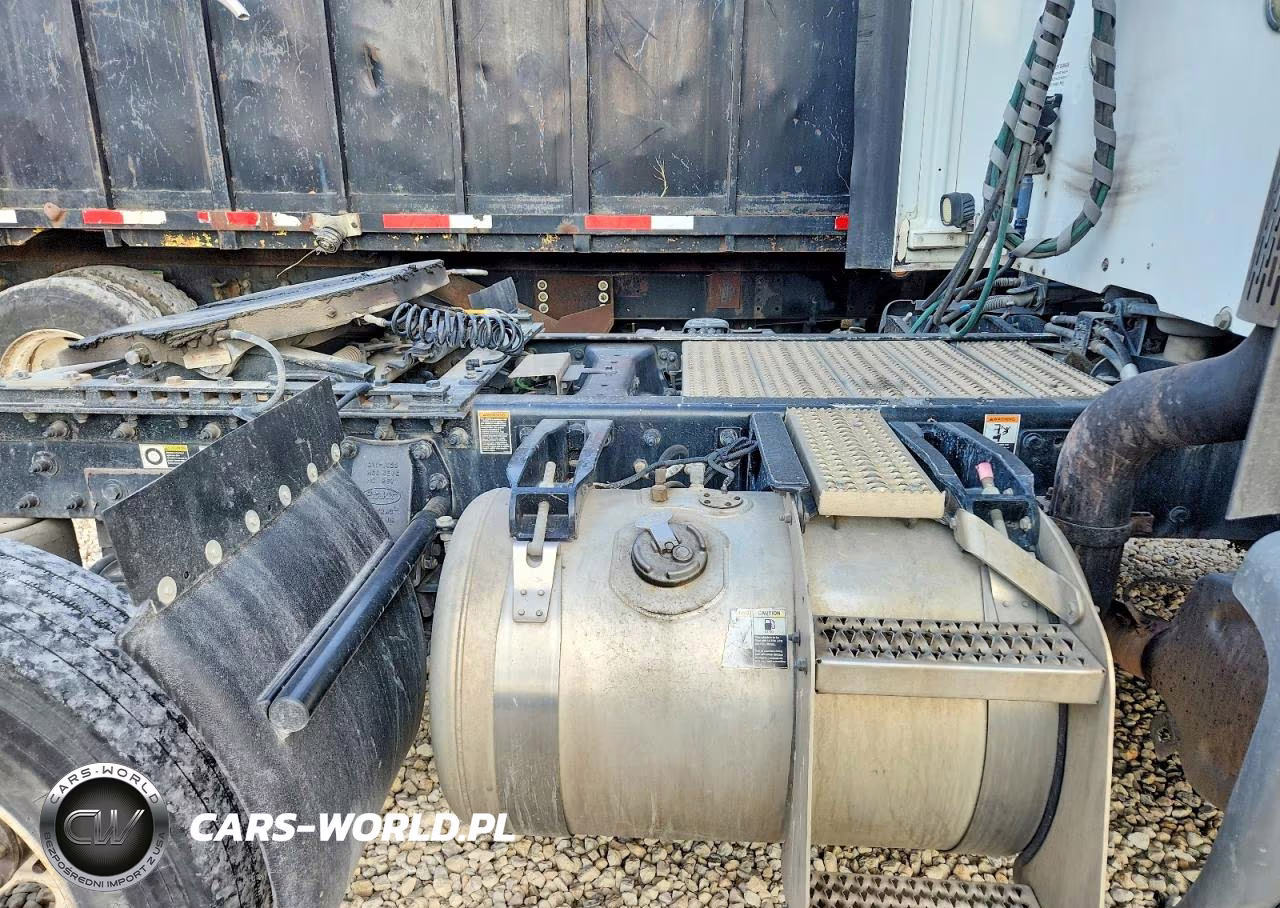 2018 Peterbilt 579 Semi Truck VIN:1XPBA48X0JD477437 - 14