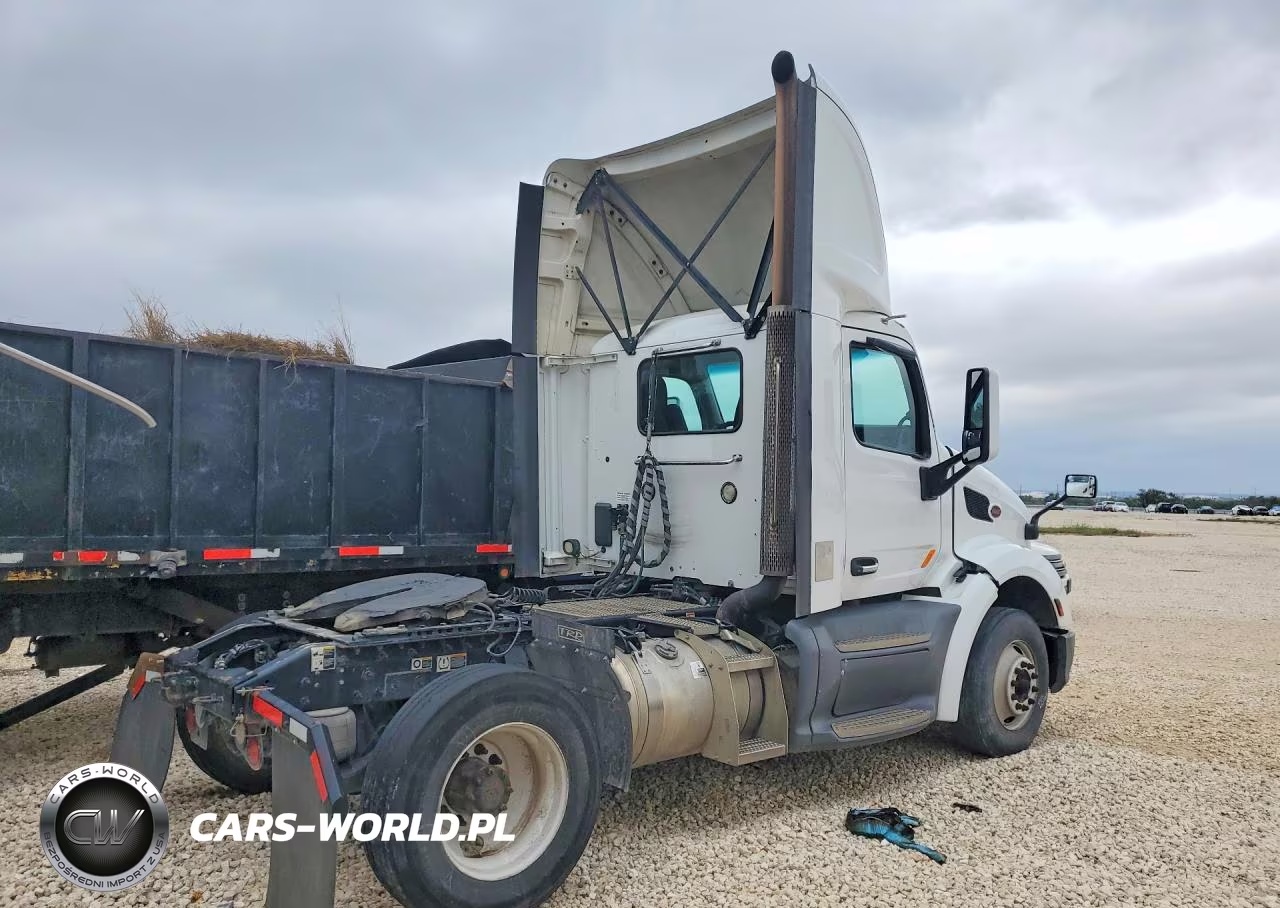 2018 Peterbilt 579 Semi Truck VIN:1XPBA48X0JD477437 - 3