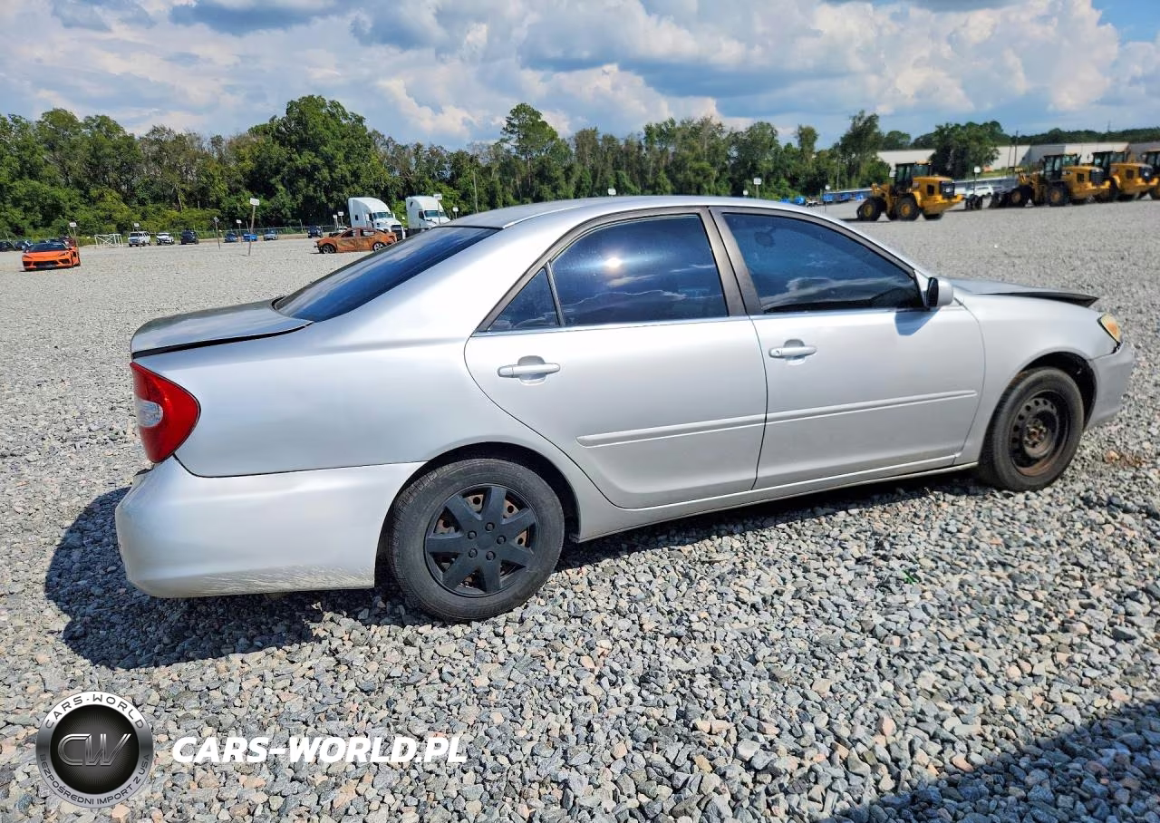 2003 Toyota Camry Le VIN:4T1BE32K13U176915 - 3
