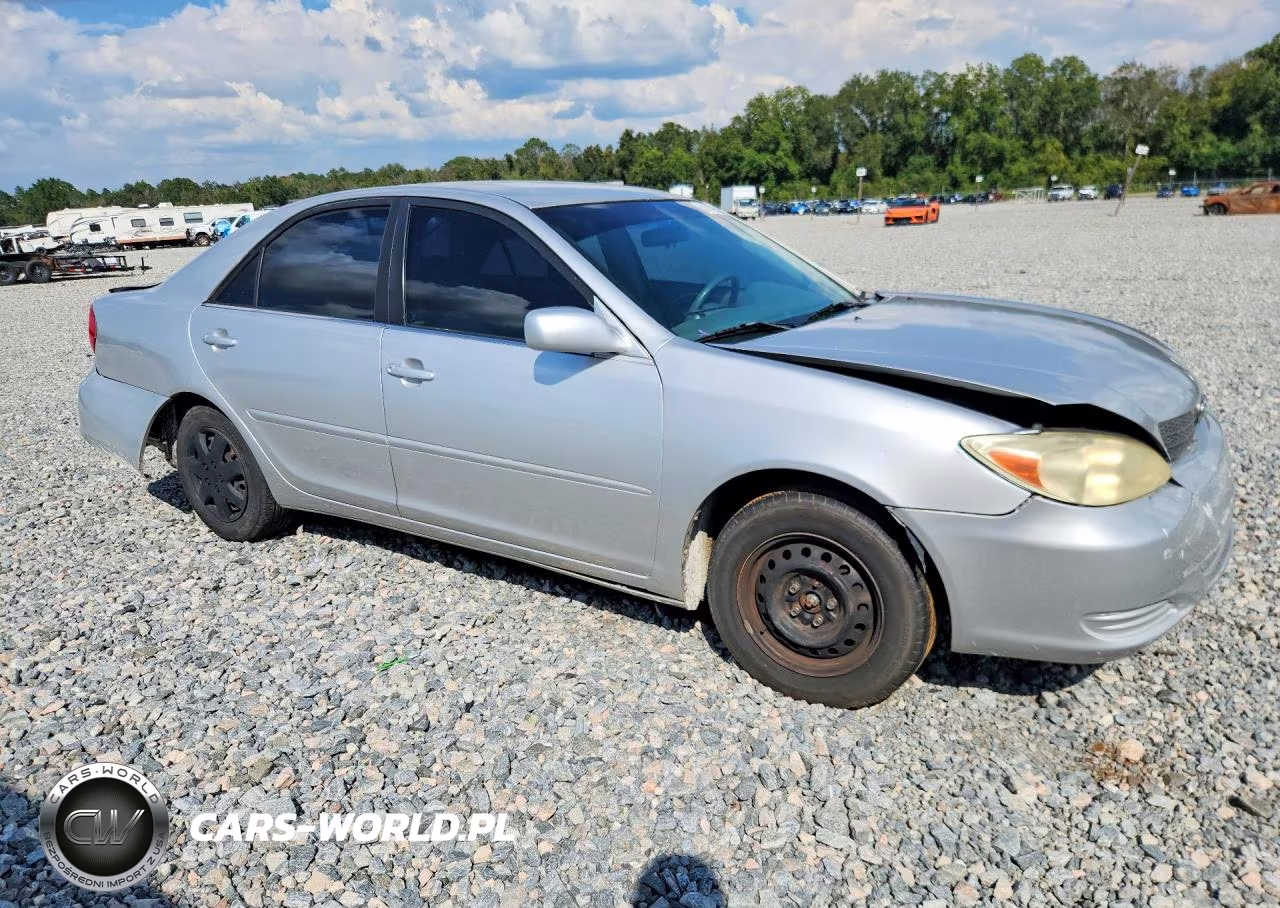 2003 Toyota Camry Le VIN:4T1BE32K13U176915 - 4