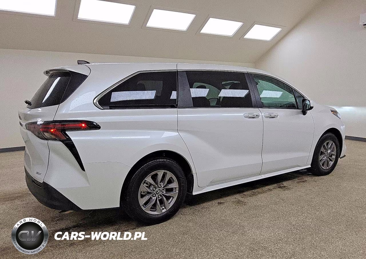 2025 Toyota Sienna Xle 8-Passenger VIN:5TDYRKEC6SS256974 - 3