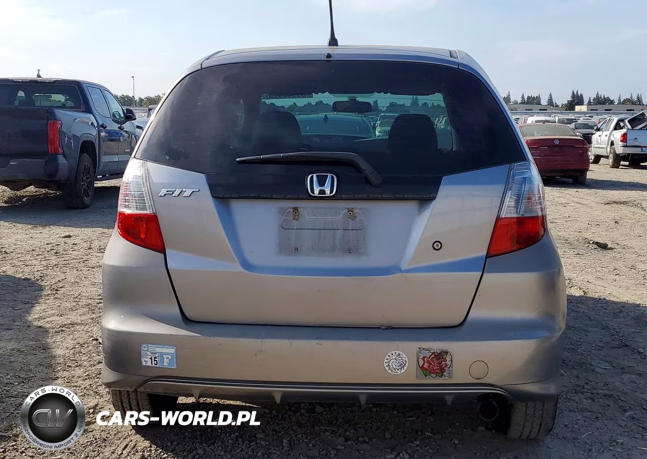 2009 Honda Fit VIN:JHMGE872X9C006887 - 6