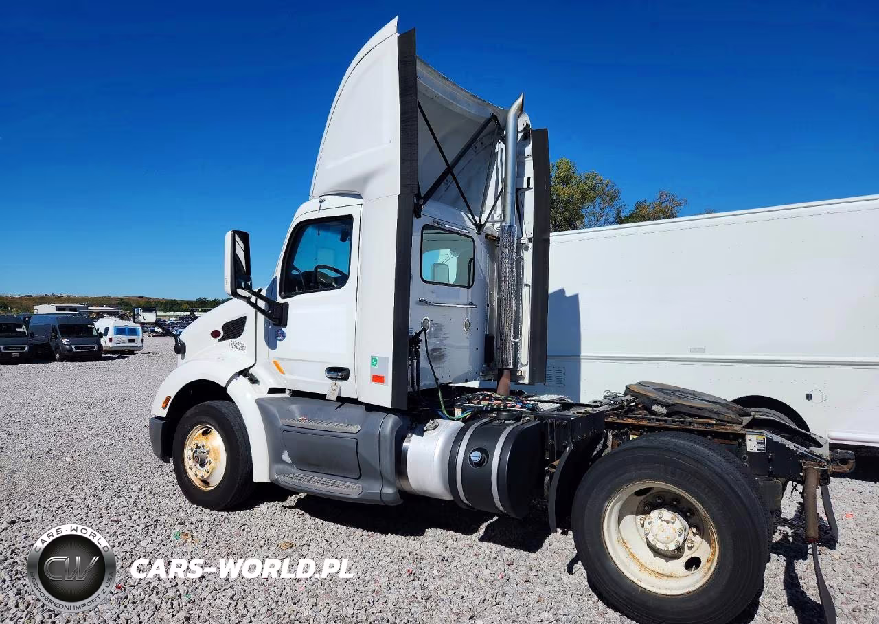 2018 Peterbilt 579 Semi Truck VIN:1XPBA48X1JD478449 - 2
