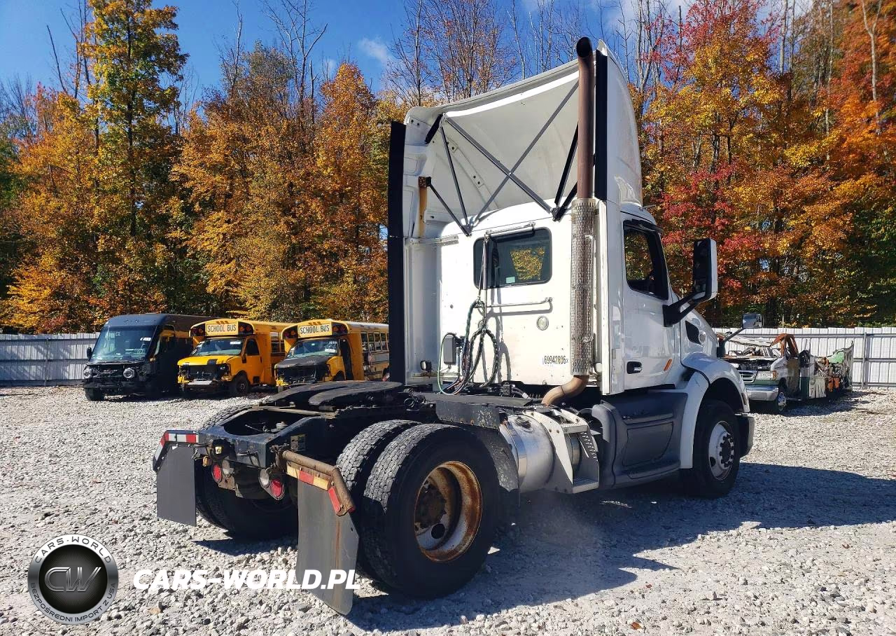 2018 Peterbilt 579 Semi Truck VIN:1XPBA48X0JD477583 - 3