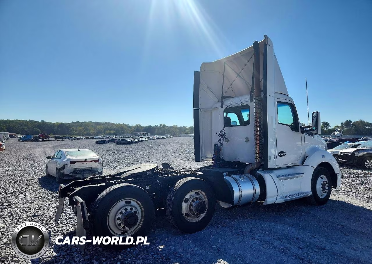 2014 Kenworth T680 Semi Truck VIN:1XKYD49X6EJ412914 - 12