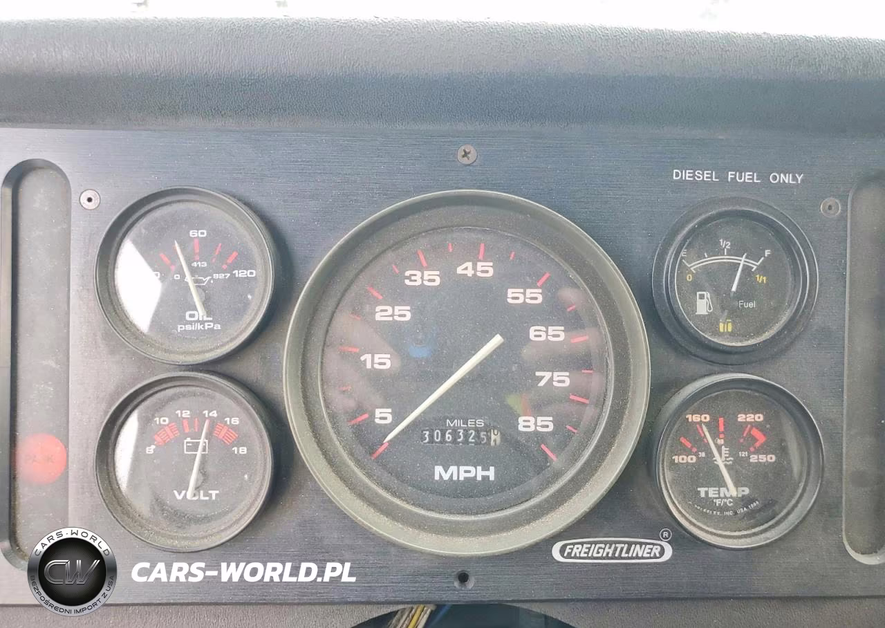 1998 Freightliner Mt45G Chassis Delivery Truck VIN:4UZA4FF46WC932681 - 9