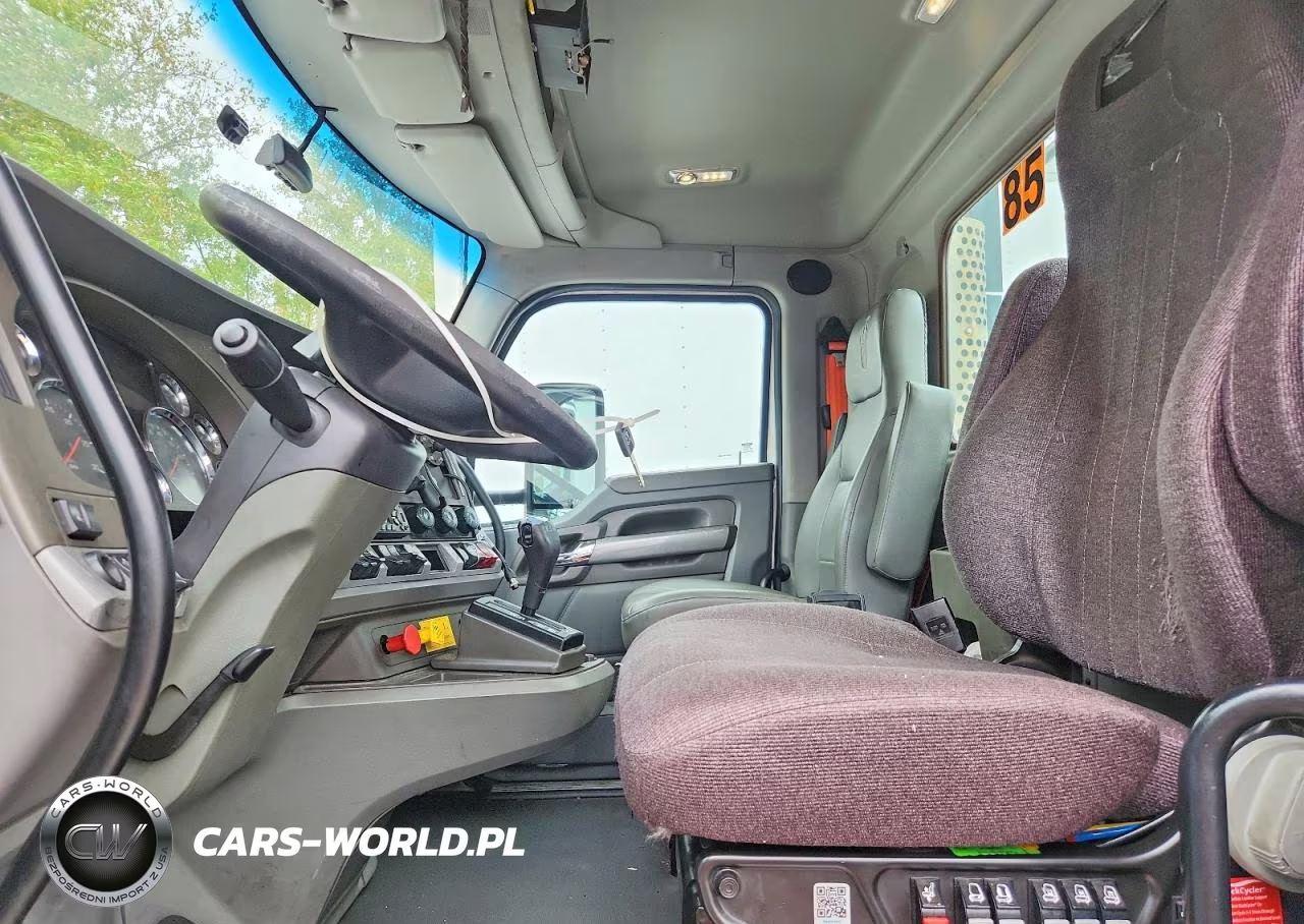 2014 Kenworth Construction T680 VIN:1XKYA48X1EJ402978 - 7