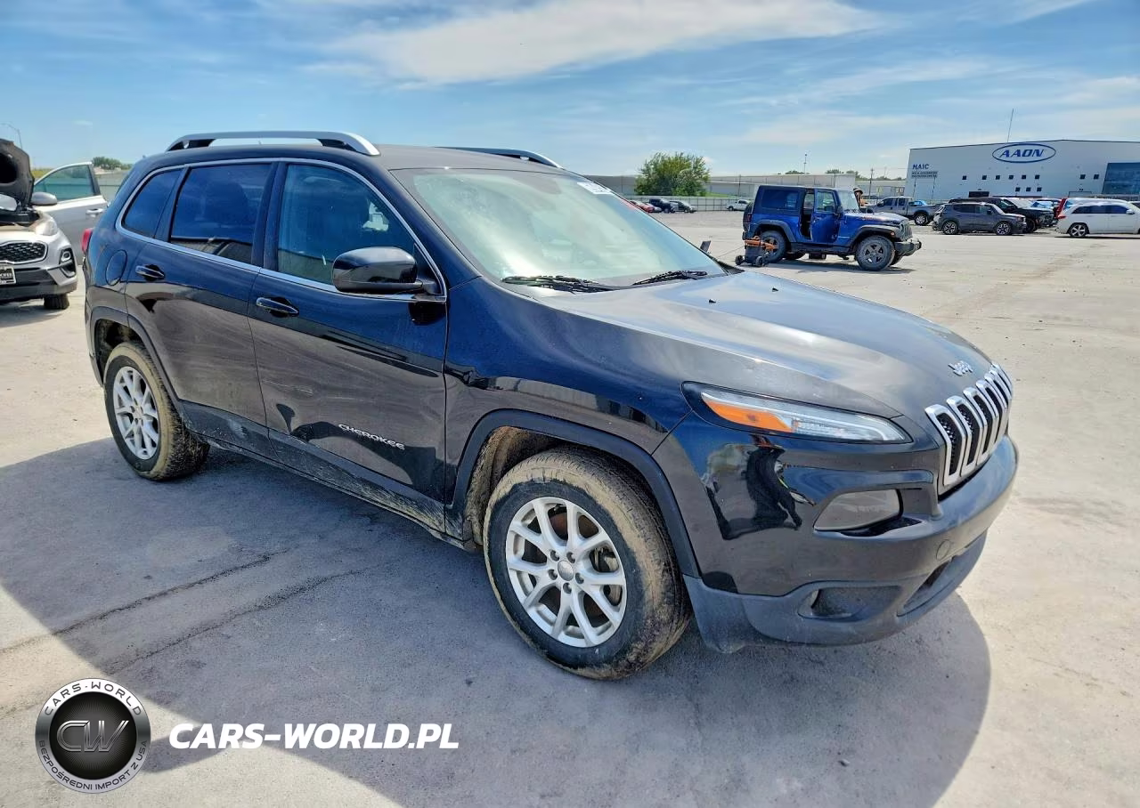 2015 Jeep Cherokee Latitude VIN:1C4PJMCS2FW565159 - 4