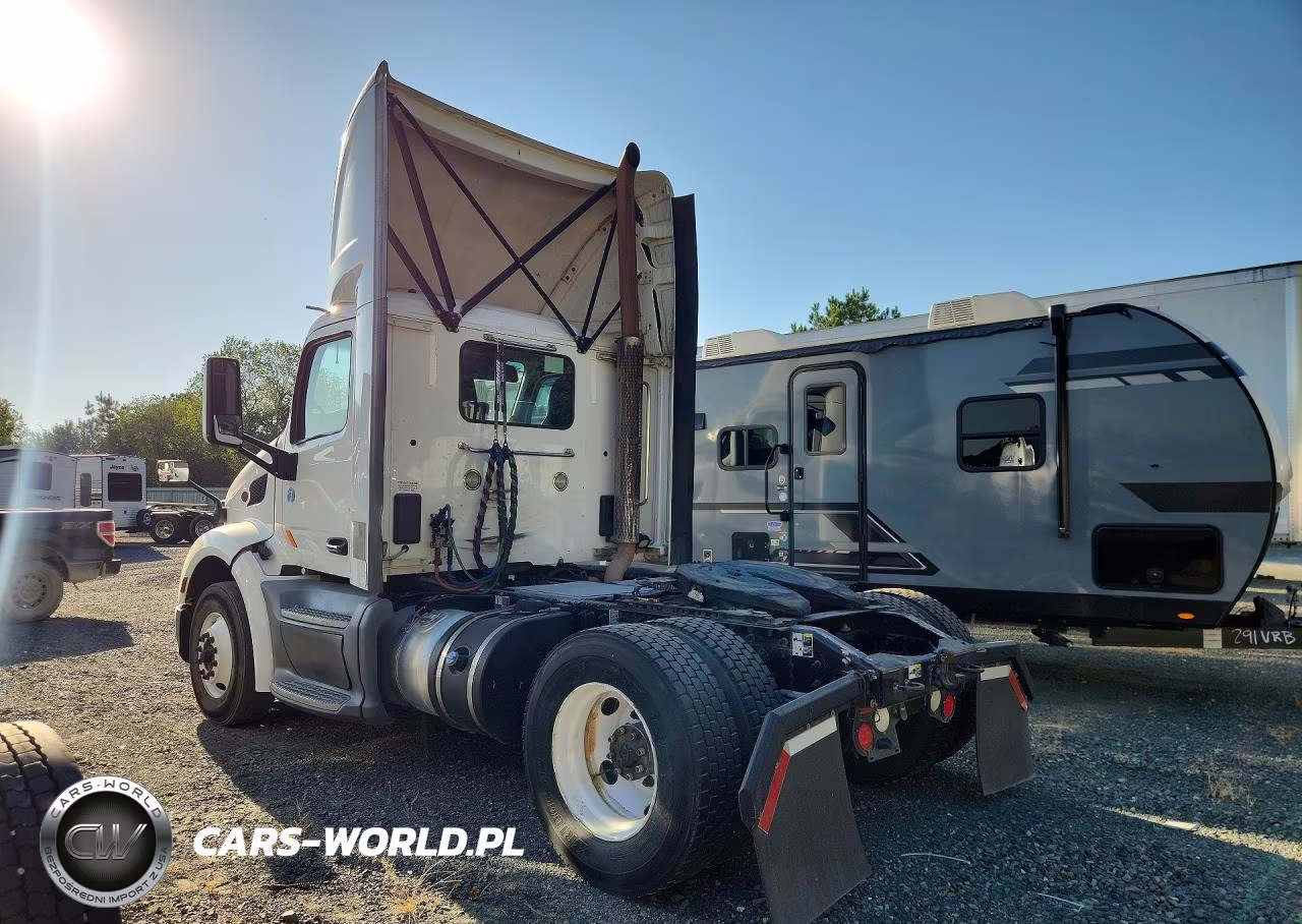 2017 Peterbilt 579 Semi Truck VIN:1XPBA48X7HD428875 - 2