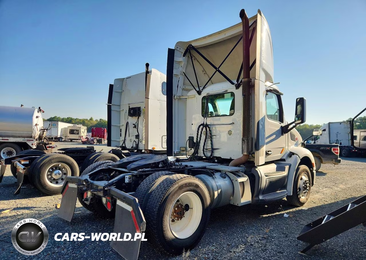 2017 Peterbilt 579 Semi Truck VIN:1XPBA48X7HD428875 - 3