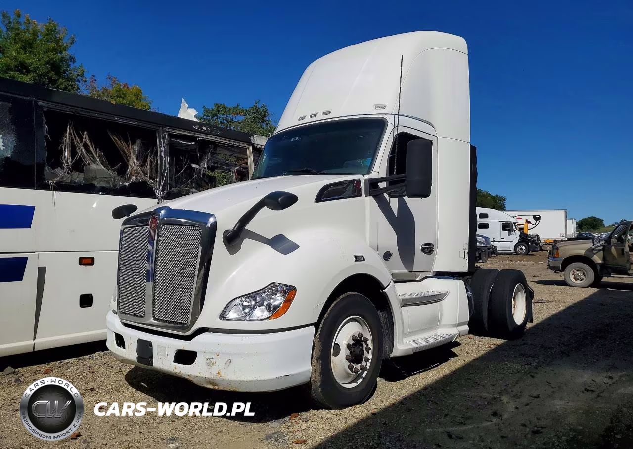 2015 Kenworth T680 Semi Truck