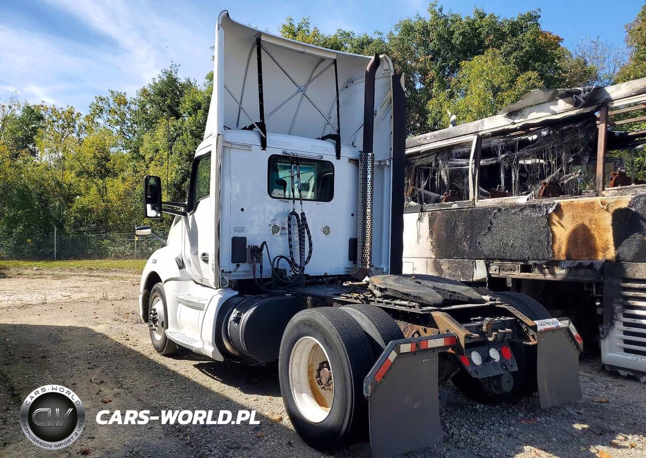 2015 Kenworth T680 Semi Truck VIN:1XKYA48X2FJ462463 - 2