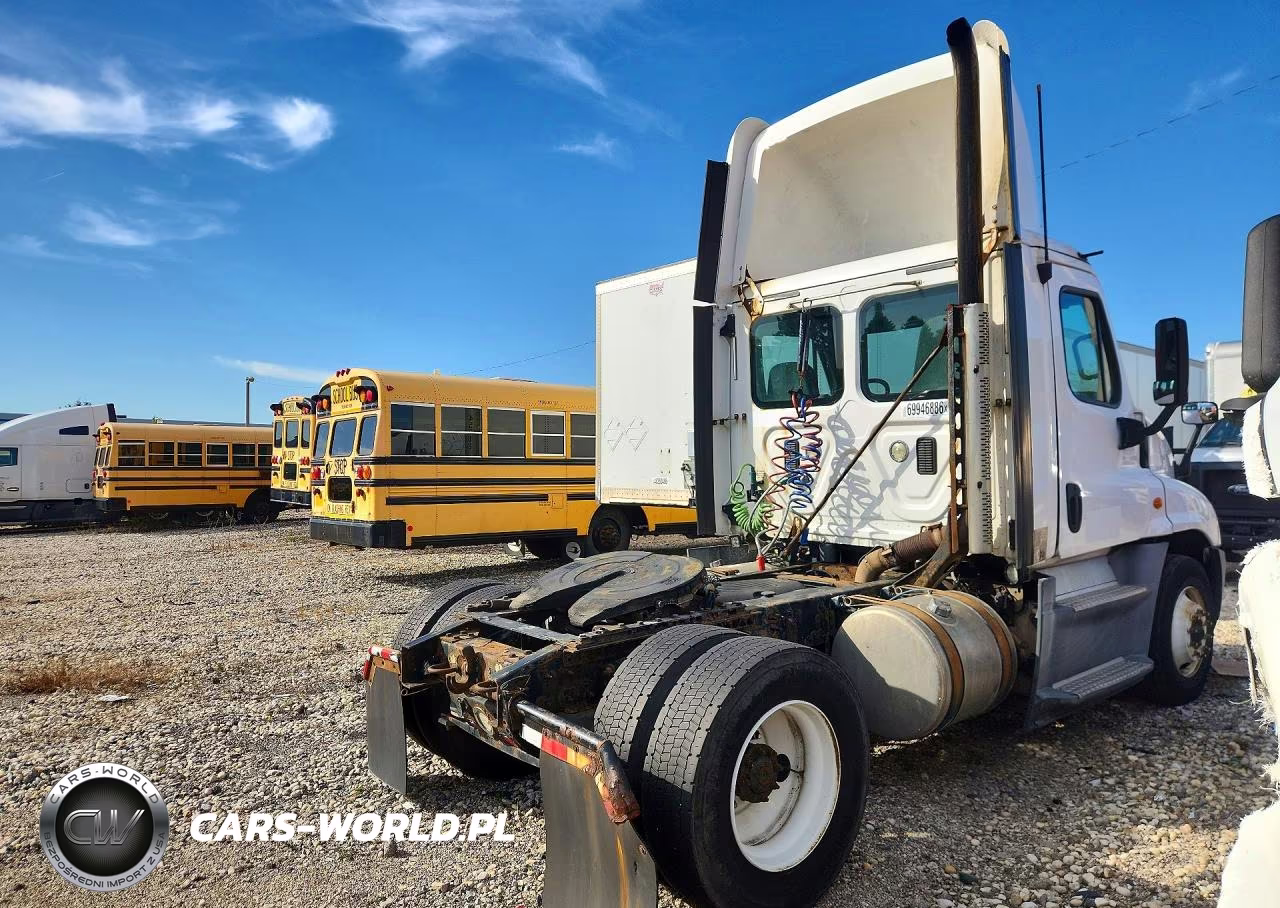 2016 Freightliner Cascadia 125 Semi Truck VIN:1FUBGEDV2GLHC5767 - 3