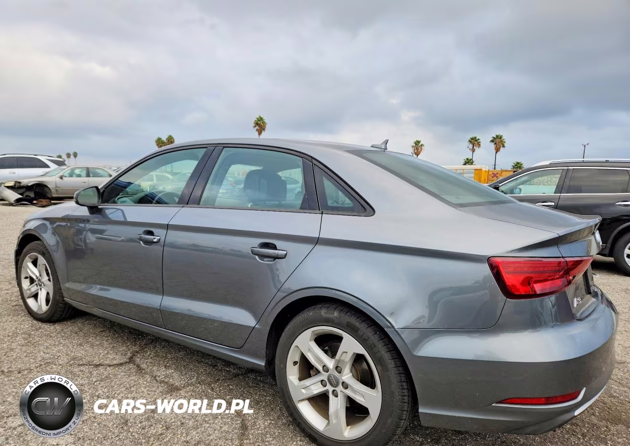 2018 Audi A3 Premium VIN:WAUAUGFF2J1041512 - 2