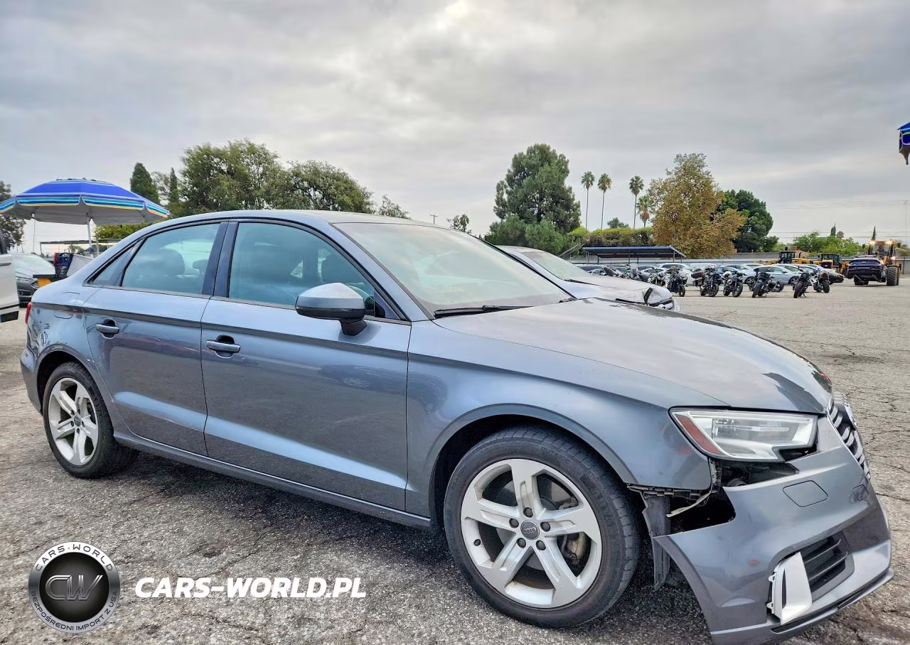 2018 Audi A3 Premium VIN:WAUAUGFF2J1041512 - 4