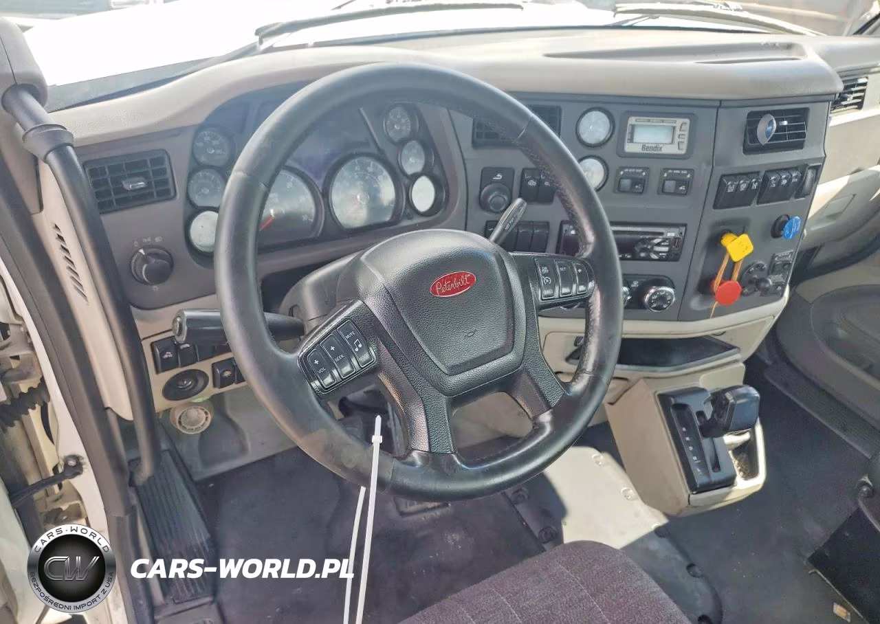 2018 Peterbilt 579 Semi Truck VIN:1XPBA48X7JD477922 - 8