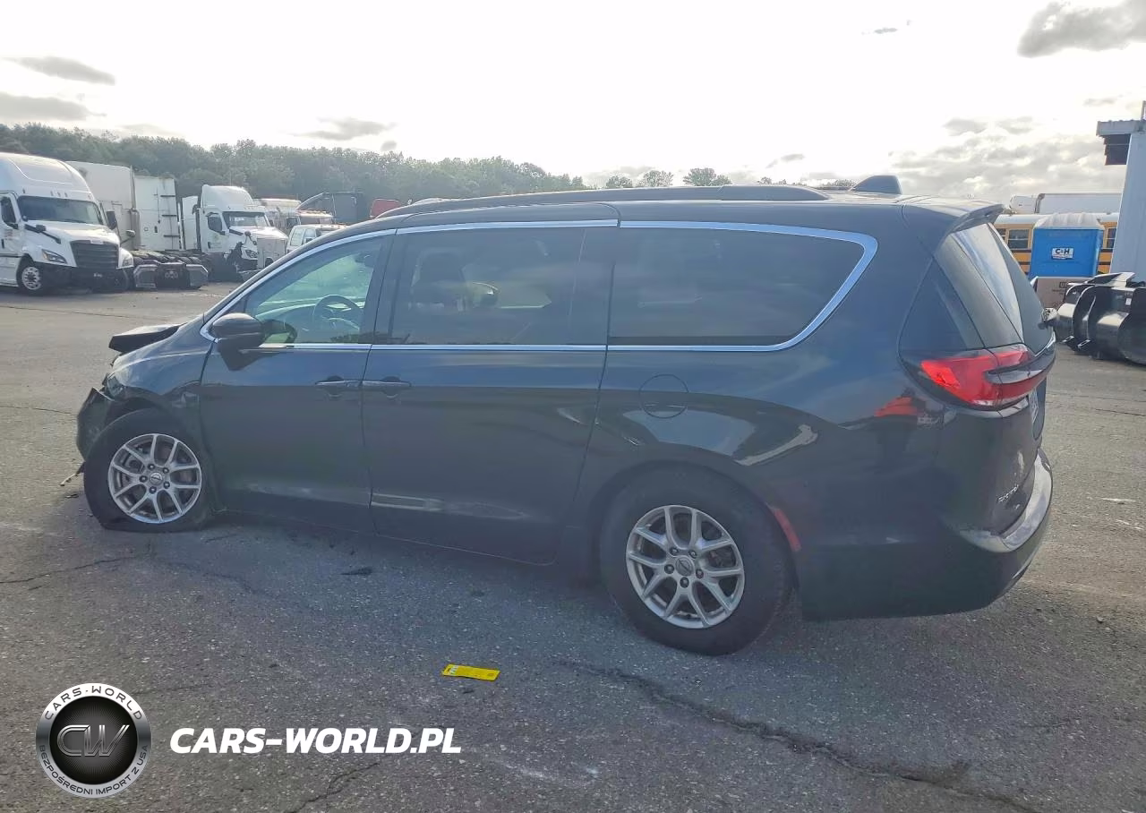 2022 Chrysler Pacifica Touring L VIN:2C4RC1BG1NR218038 - 2